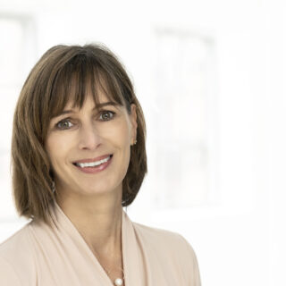 Dora, landespecialist, ungarn