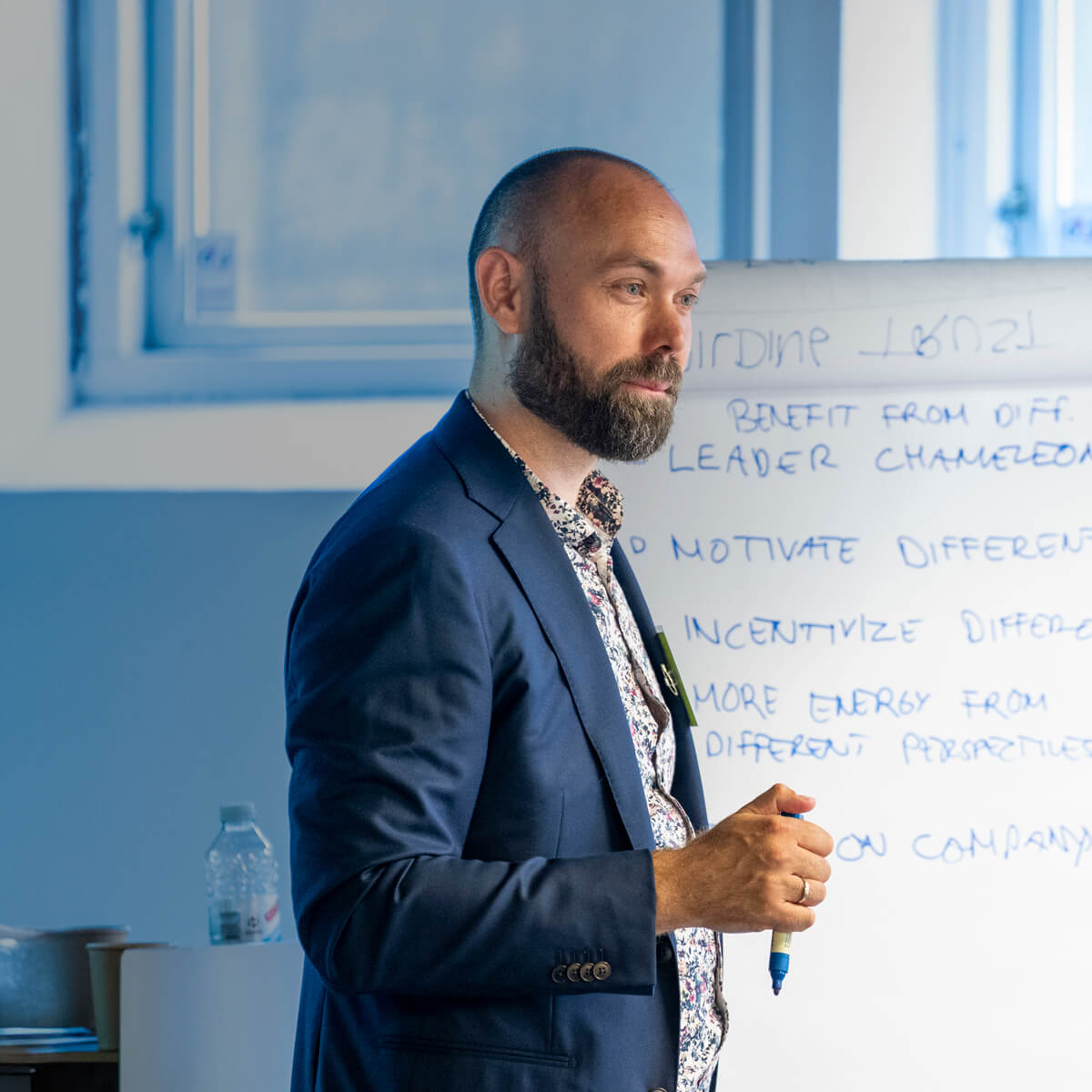 ConnectingCultures_BUS3078_forlænget_1200x1200px Mikkel, en del af Connecting Cultures